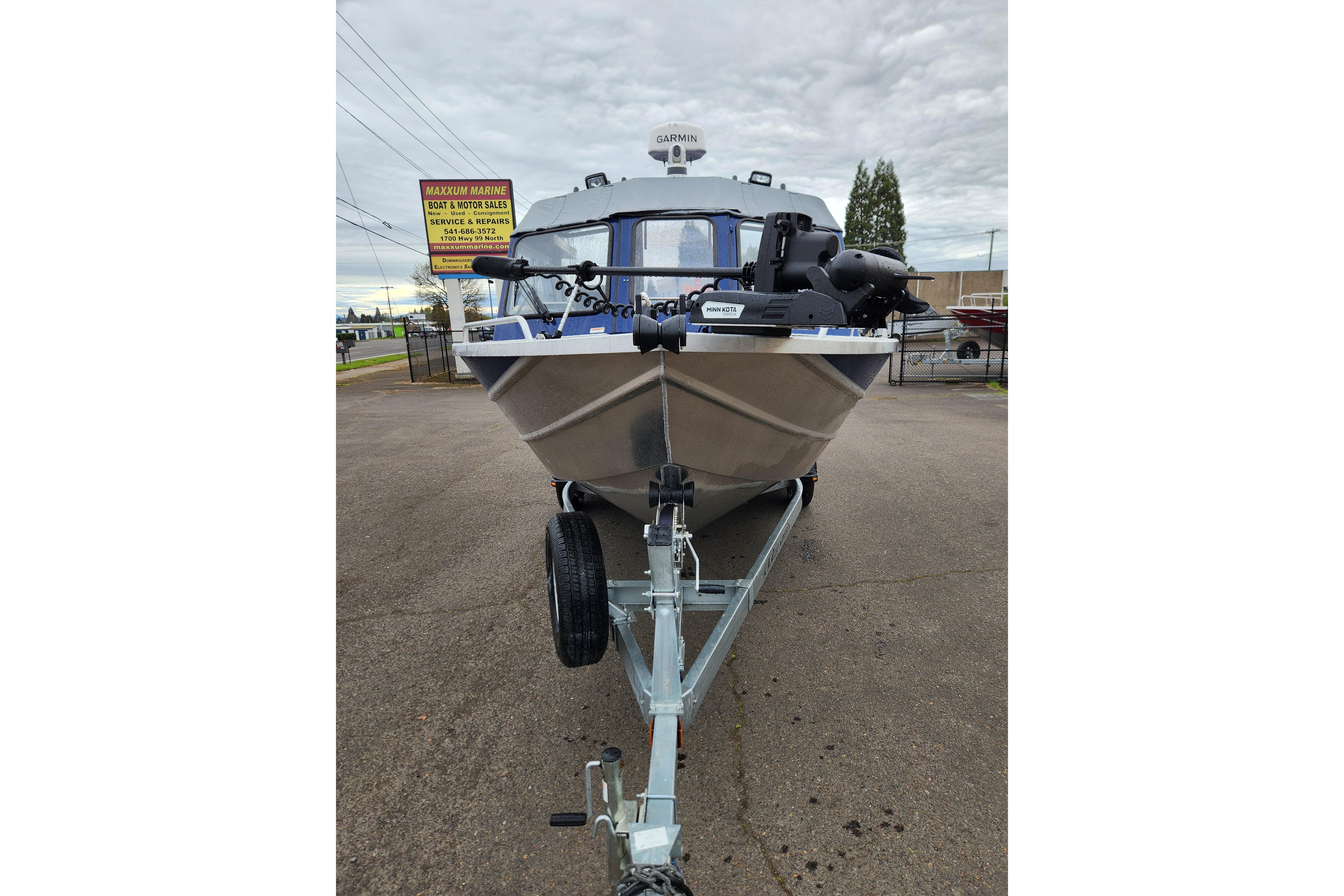 2025 Thunder Jet 21 Chinook OS boat on trailer at Maxxum Marine dealership.