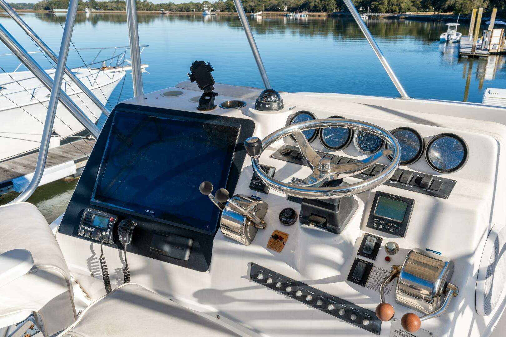 2004 Luhrs Convertible - Image 18