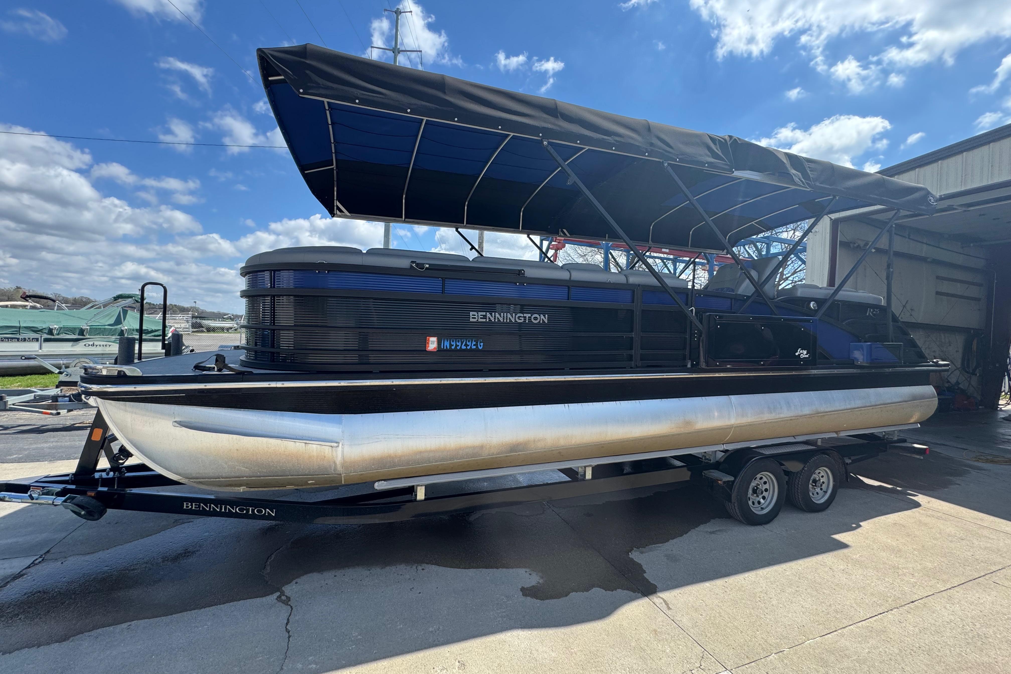 2020 Bennington R 25 RFB