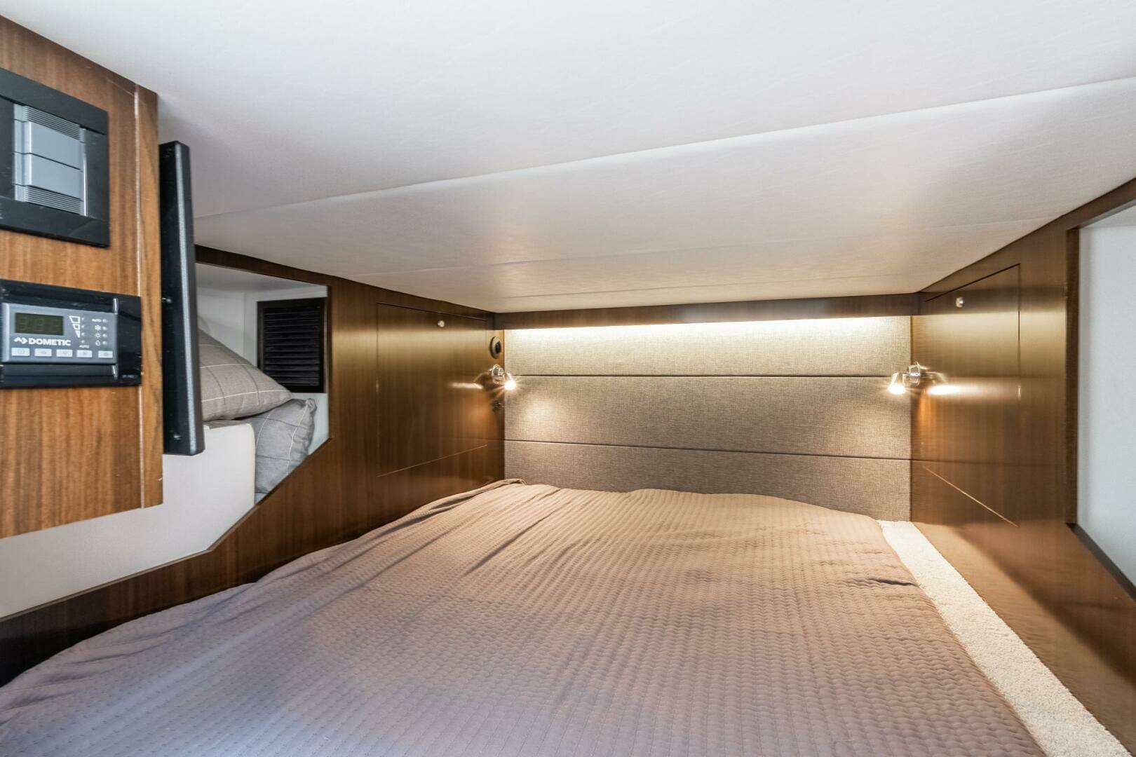 2021 Cruisers Yachts — - Image 34