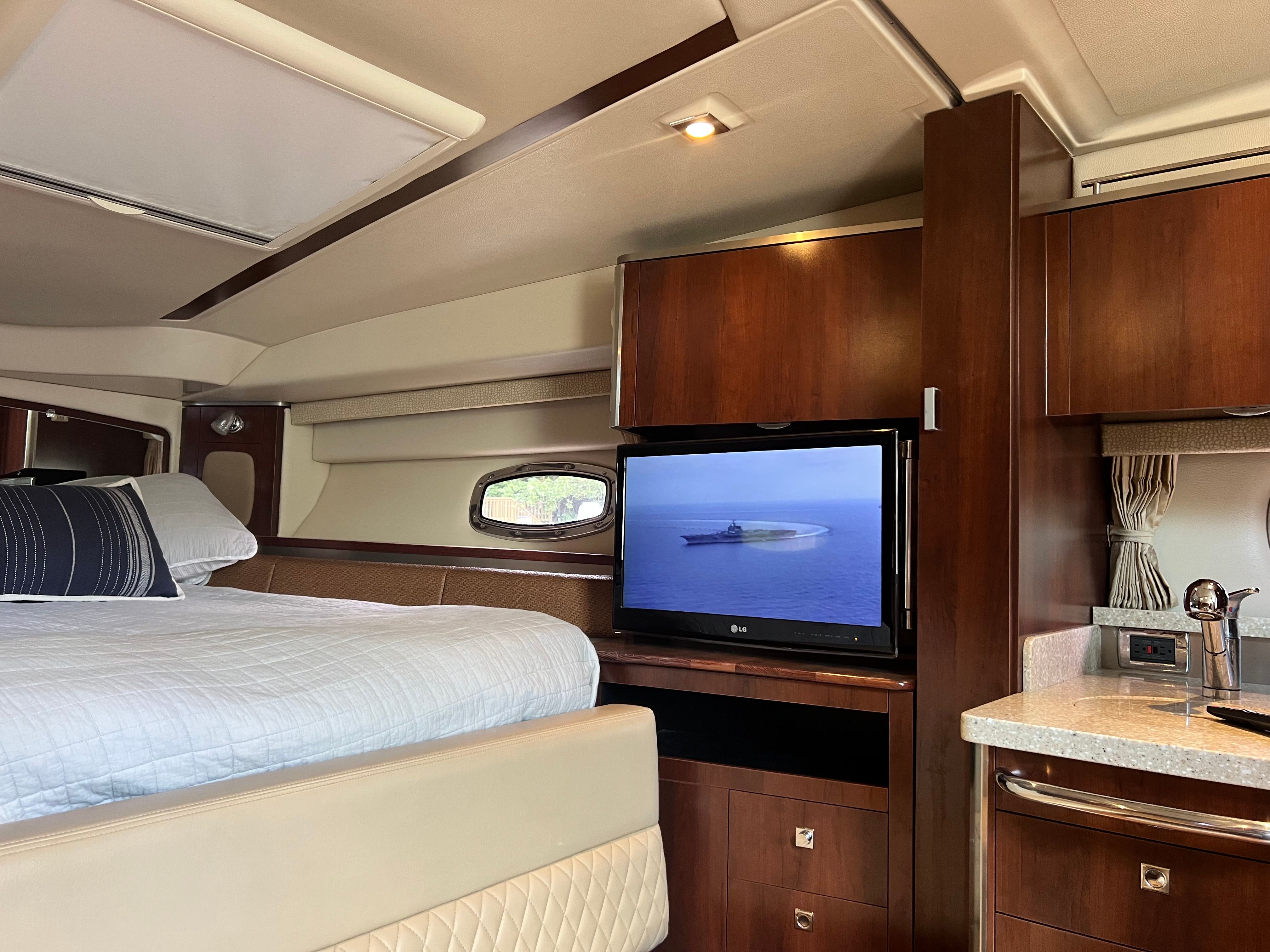 2013 Chaparral 330 Signature - 11