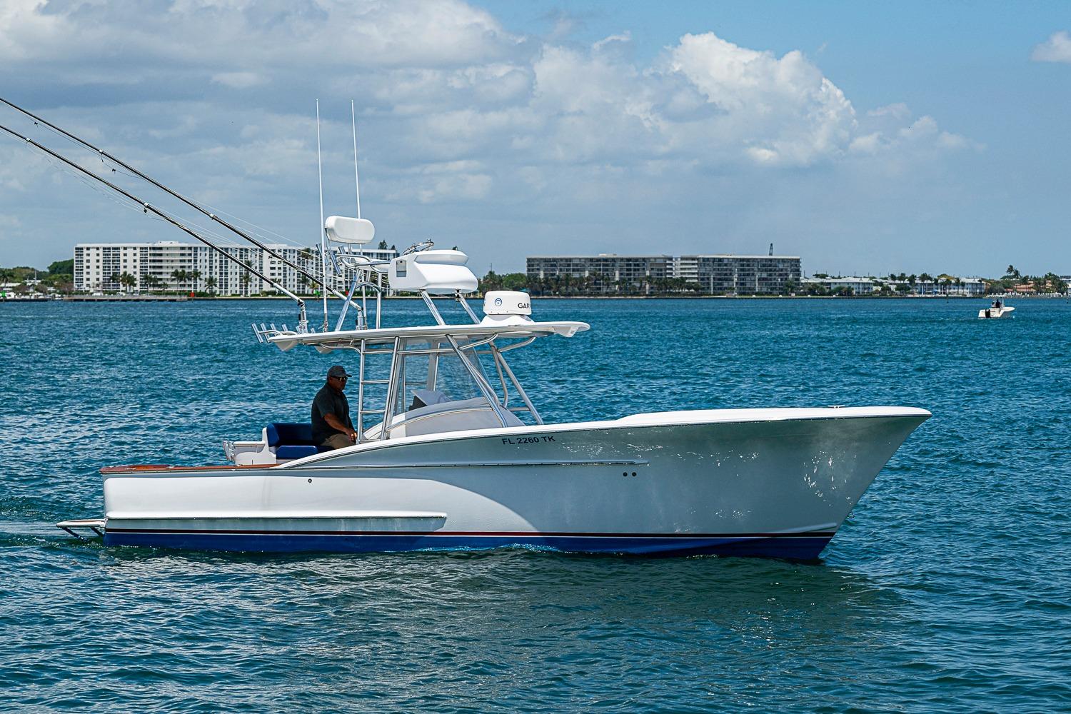 2010 Winter Custom Yachts Center Console