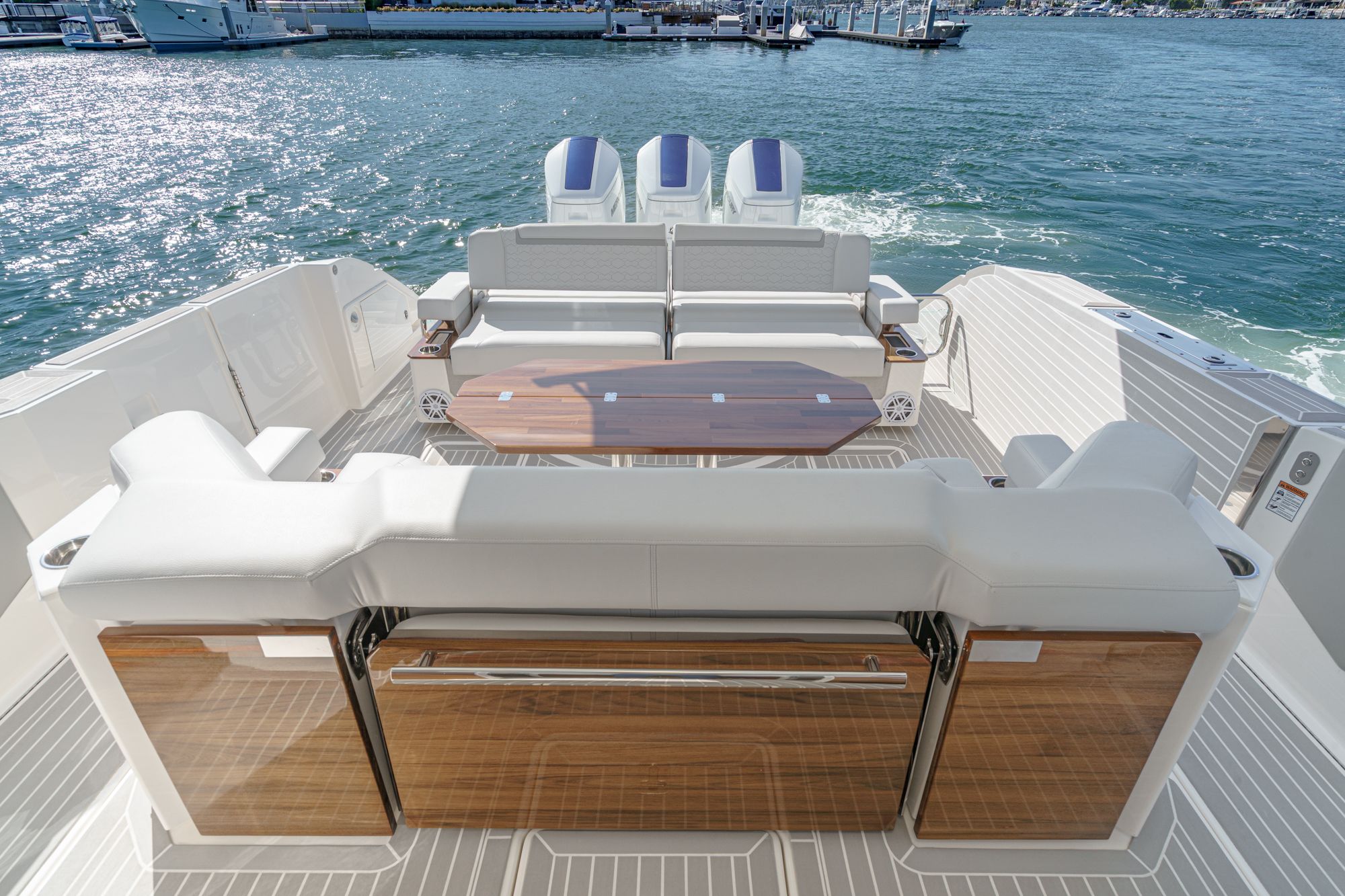 2023 Tiara Yachts 48 LS - 19