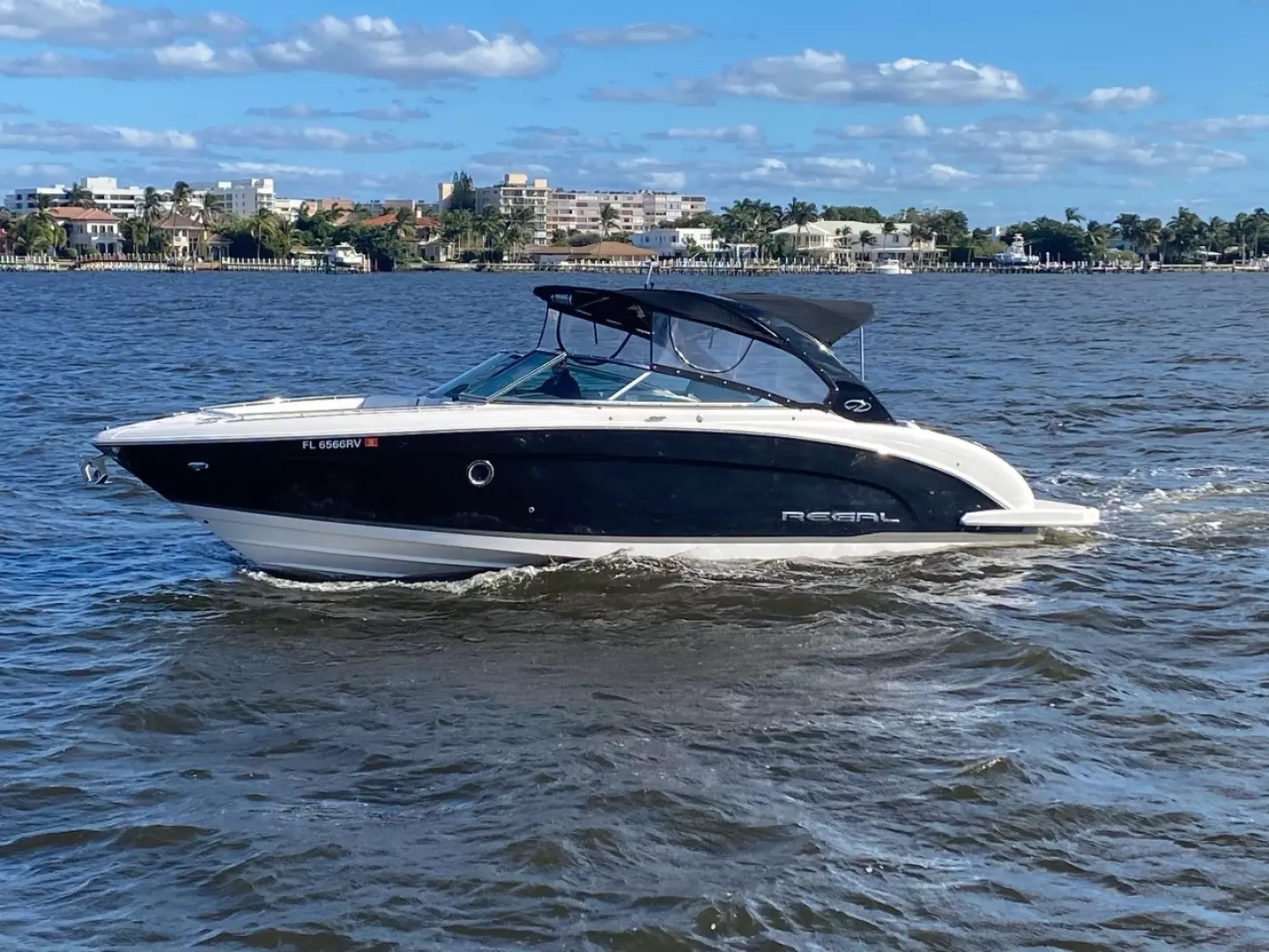 2016 Regal 3200 Bowrider - Image 3