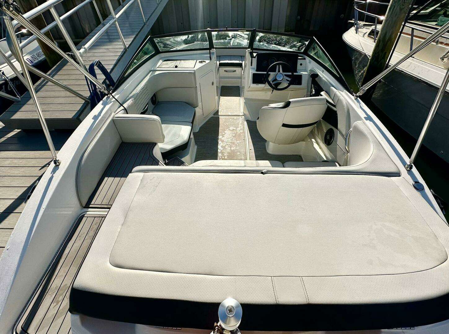 2023 Sea Ray 190 OB SPX - Image 4