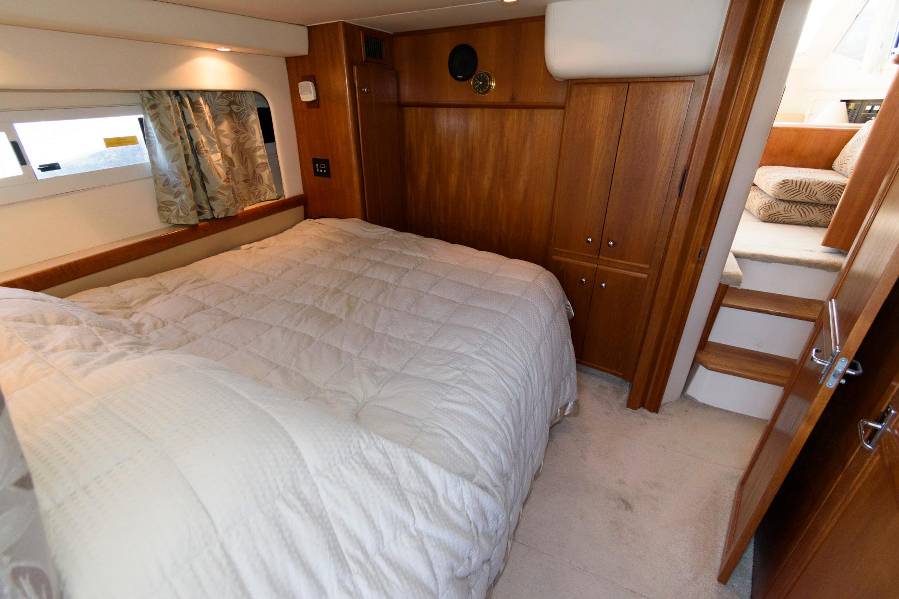 Interior of 1997 Carver 400 Cockpit Motor Yacht featuring cozy bedroom.