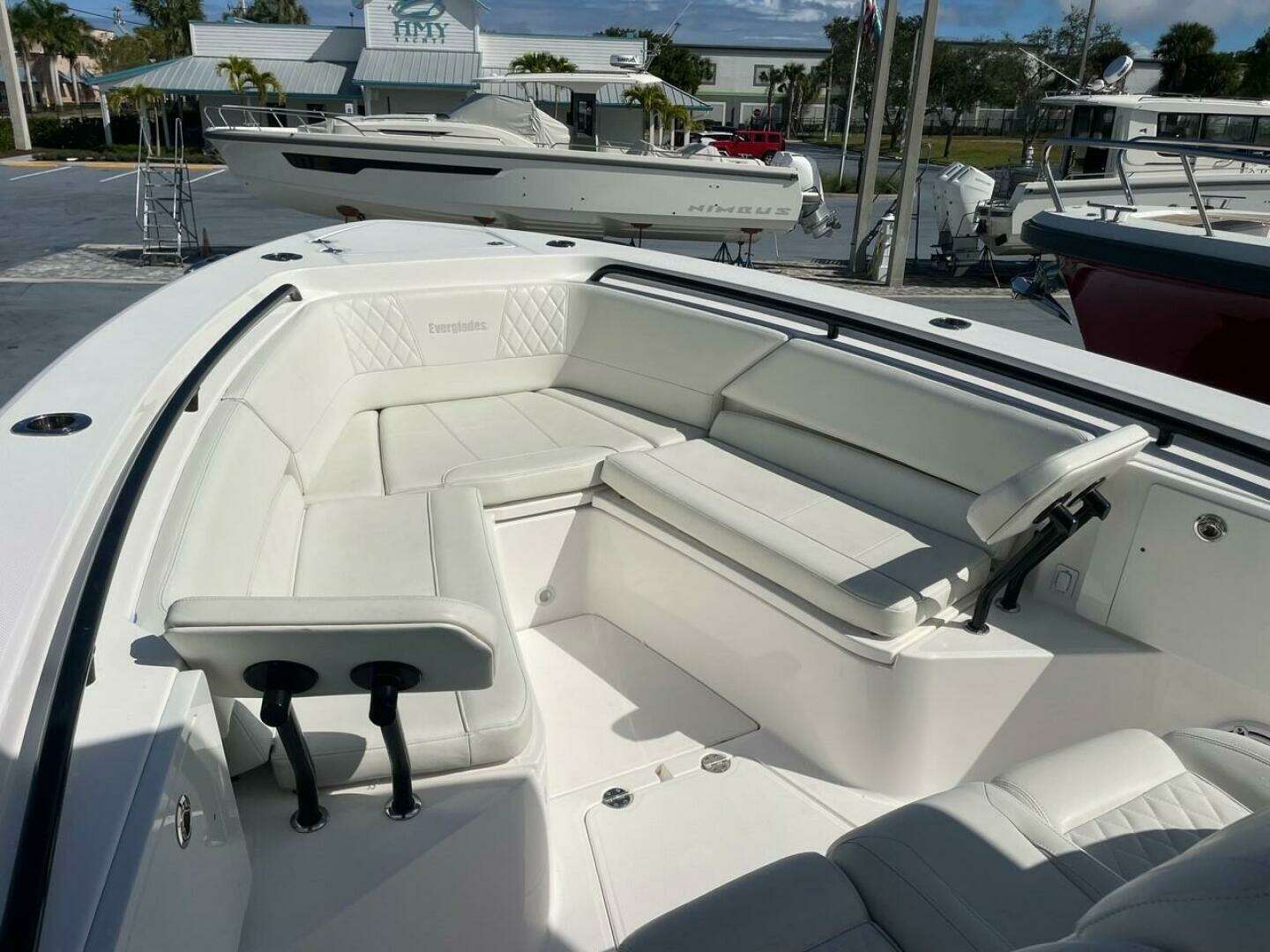 2022 Everglades 335 Center Console - Image 33