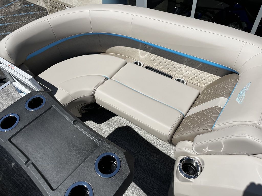2025 Bennington 22 M Fastback - Quad Bench - 26