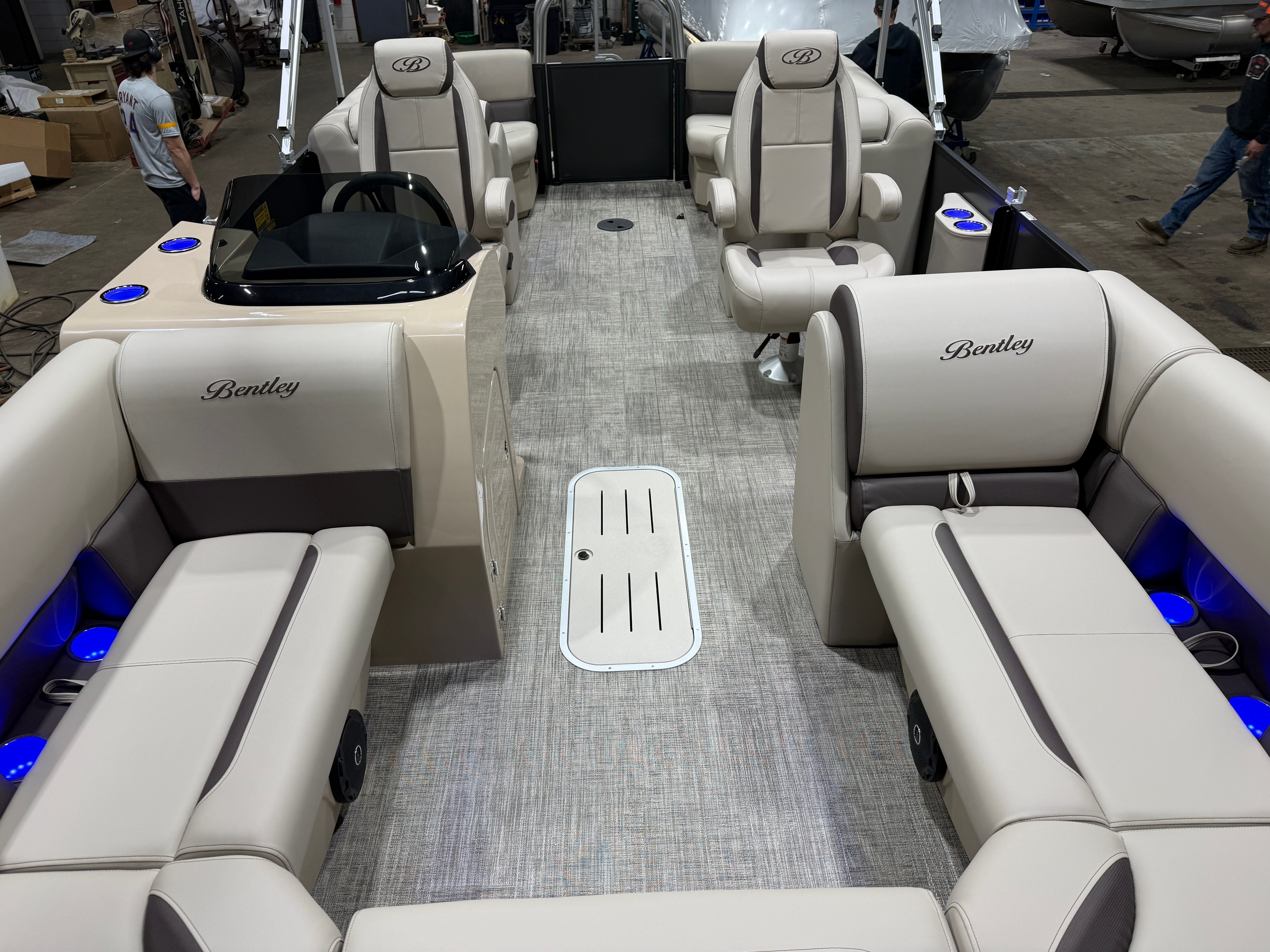 2026 Bentley Pontoons Legacy 223 Navigator Quad Lounge Tritoon & Honda 4-Stroke EFI - 6