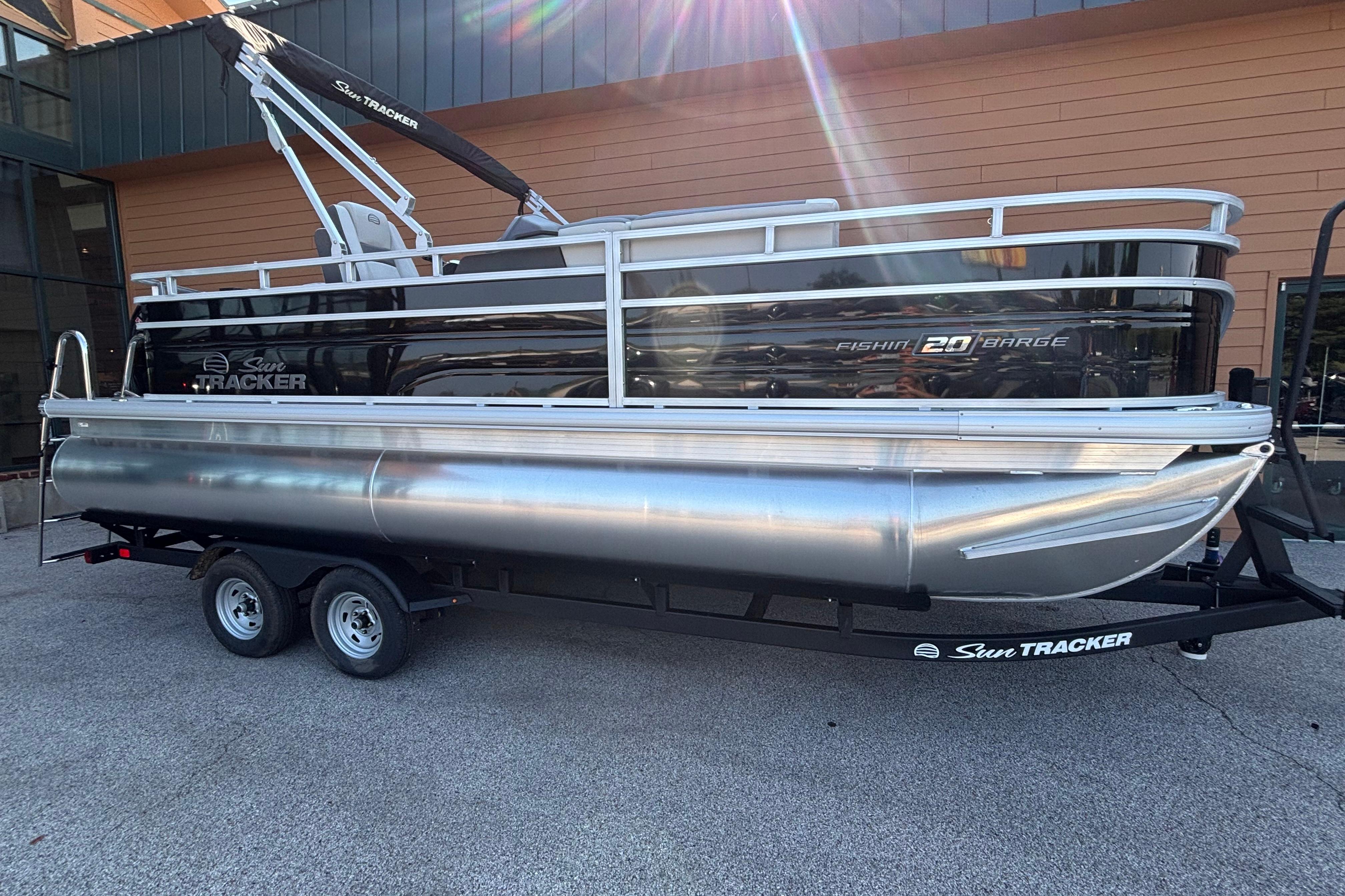 2026 Sun Tracker Fishin' Barge 20 DLX