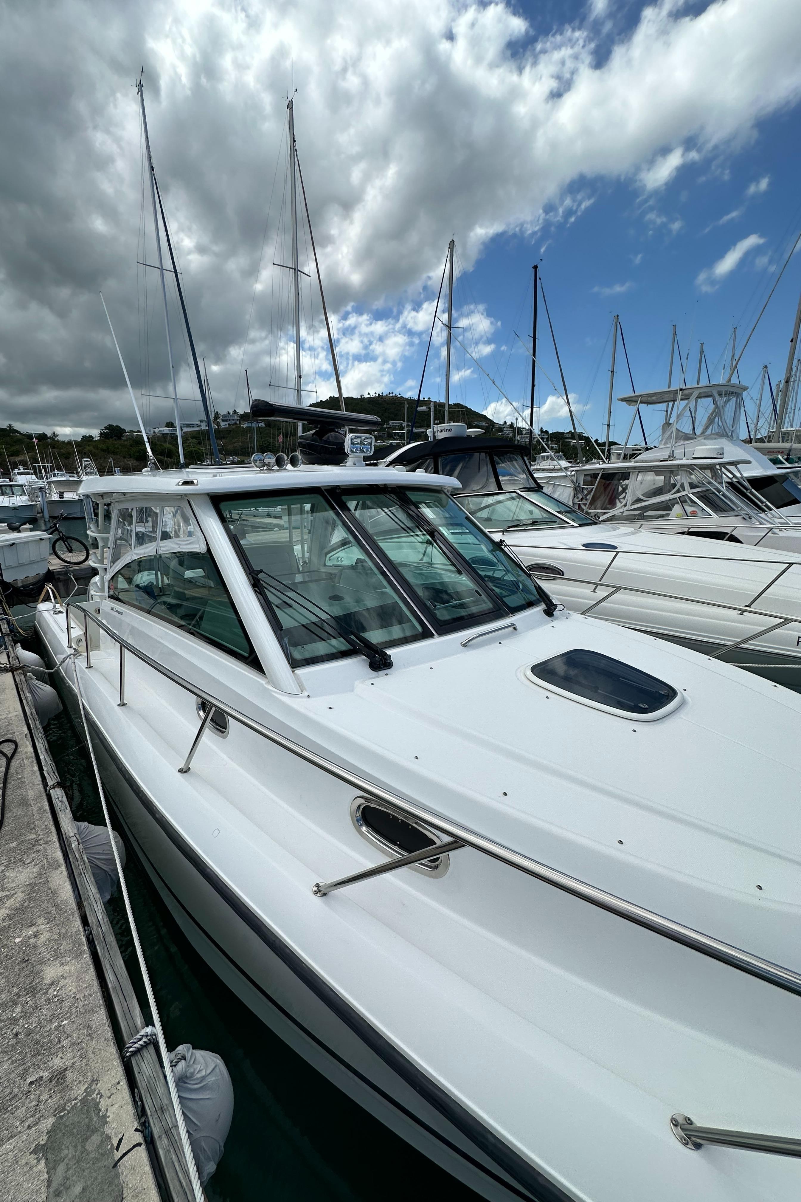 2015 Boston Whaler 345 Conquest