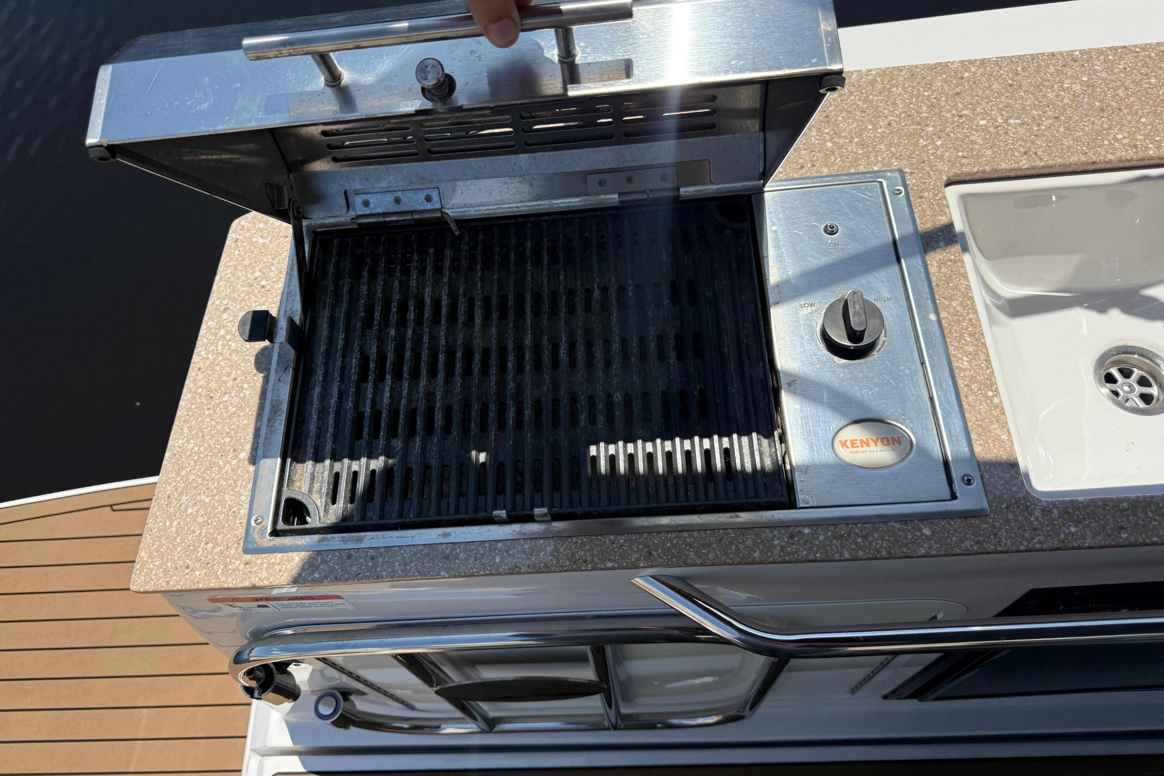 Built-in Kenyon grill on 2017 Four Winns V275 boat, featuring a stainless steel design.