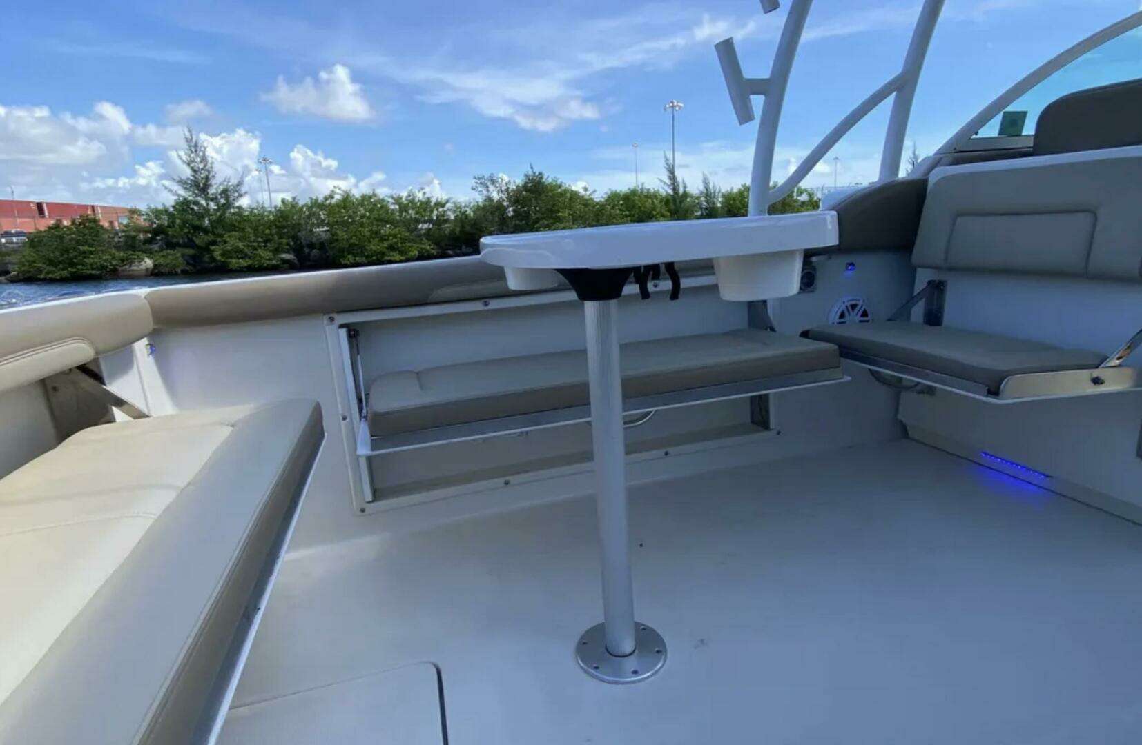 2018 Sailfish 325 DC - Image 6