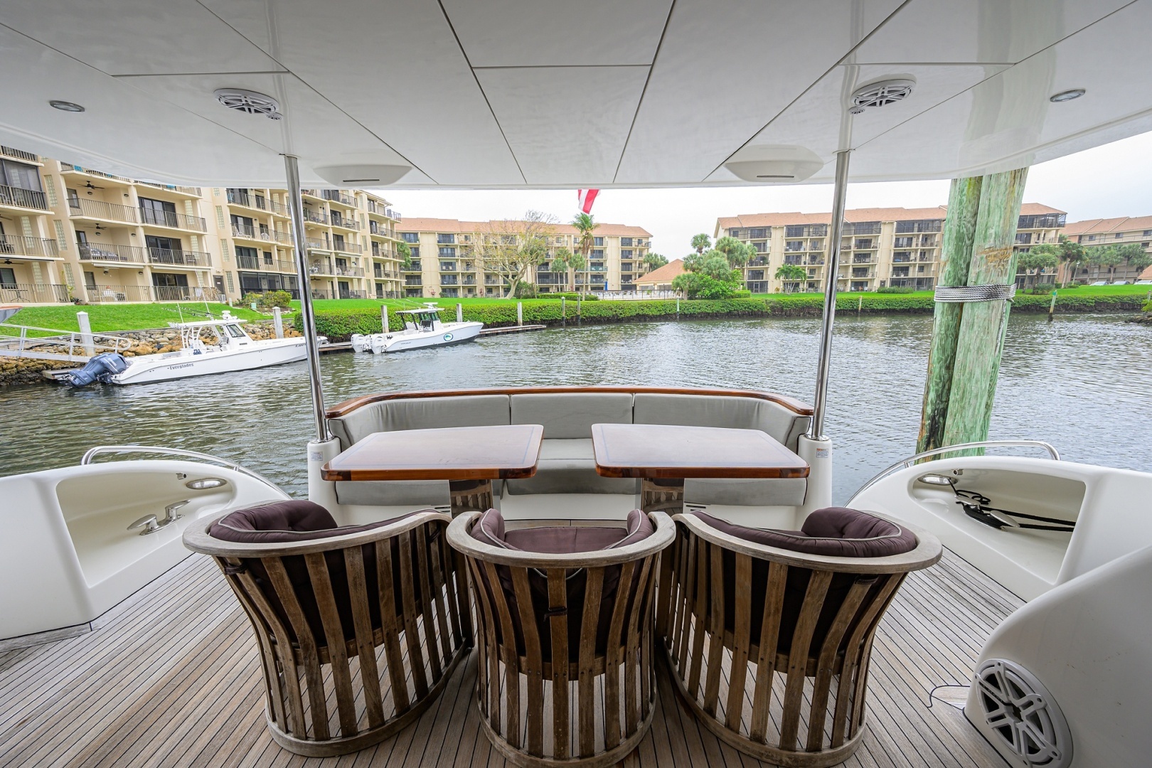 2013 Hatteras 80 Motor Yacht - Image 3