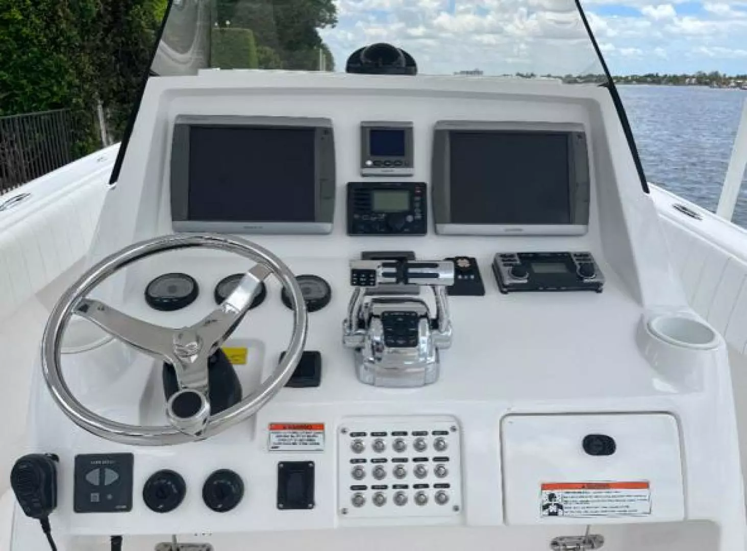2012 Intrepid 327 - Image 9