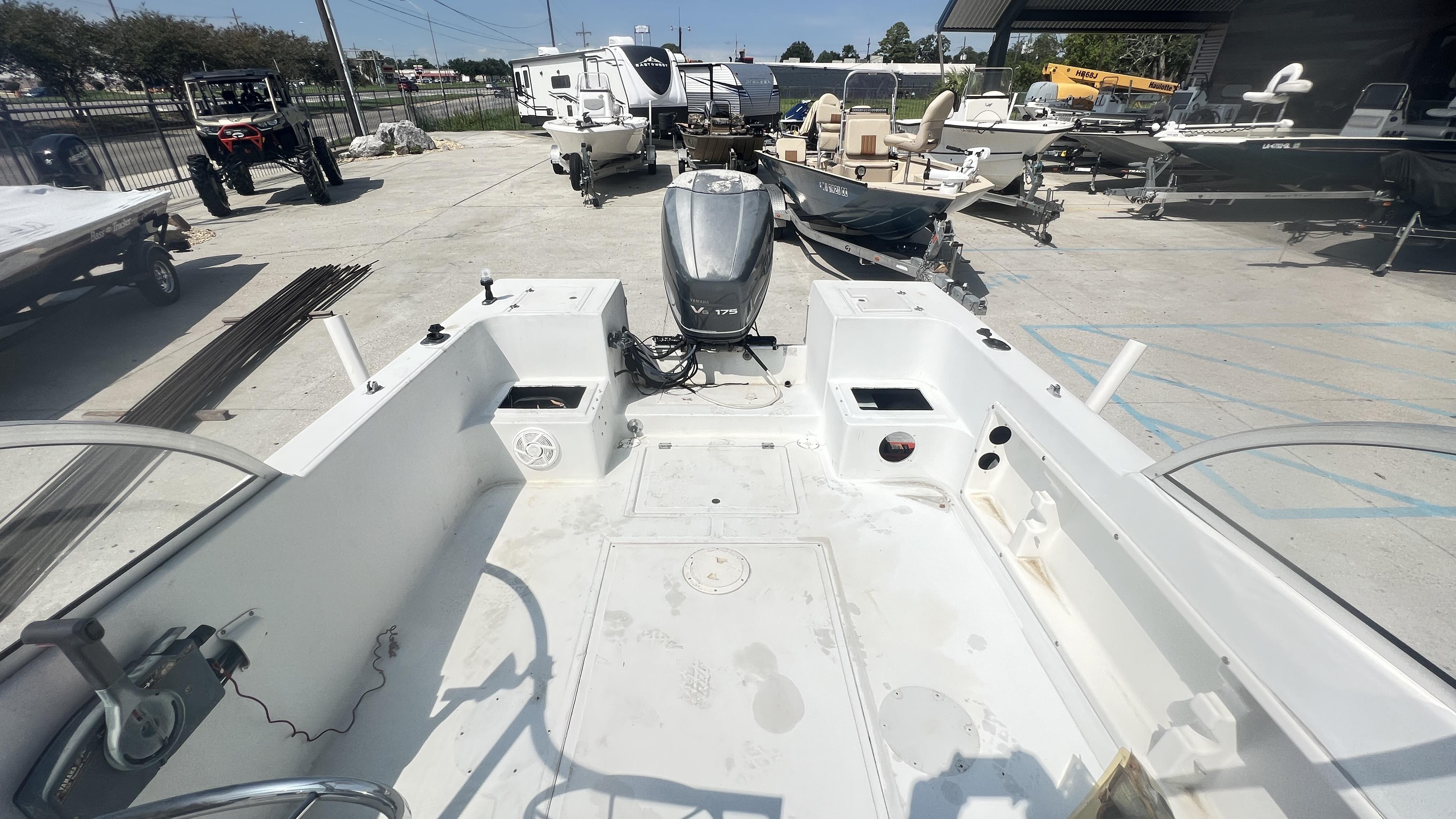 Open deck of a 1998 Pro Sports Walk Through boat in a marina.