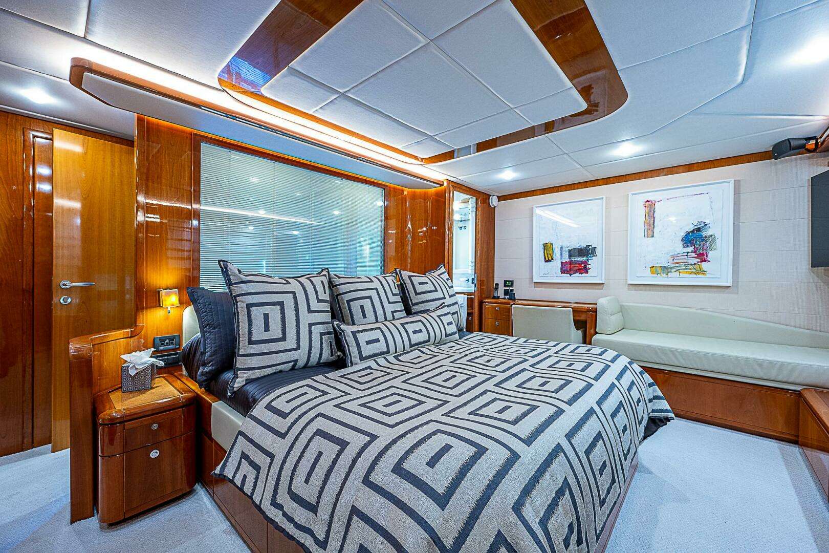 2006 Ferretti Yachts 830 - Image 79