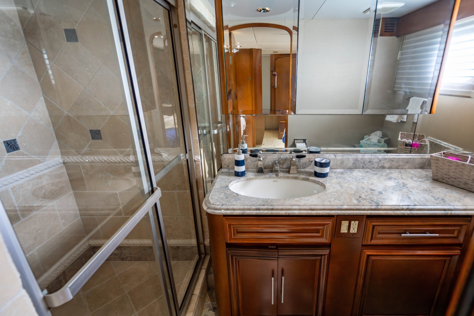 2006 Broward Raised Pilothouse - Image 26
