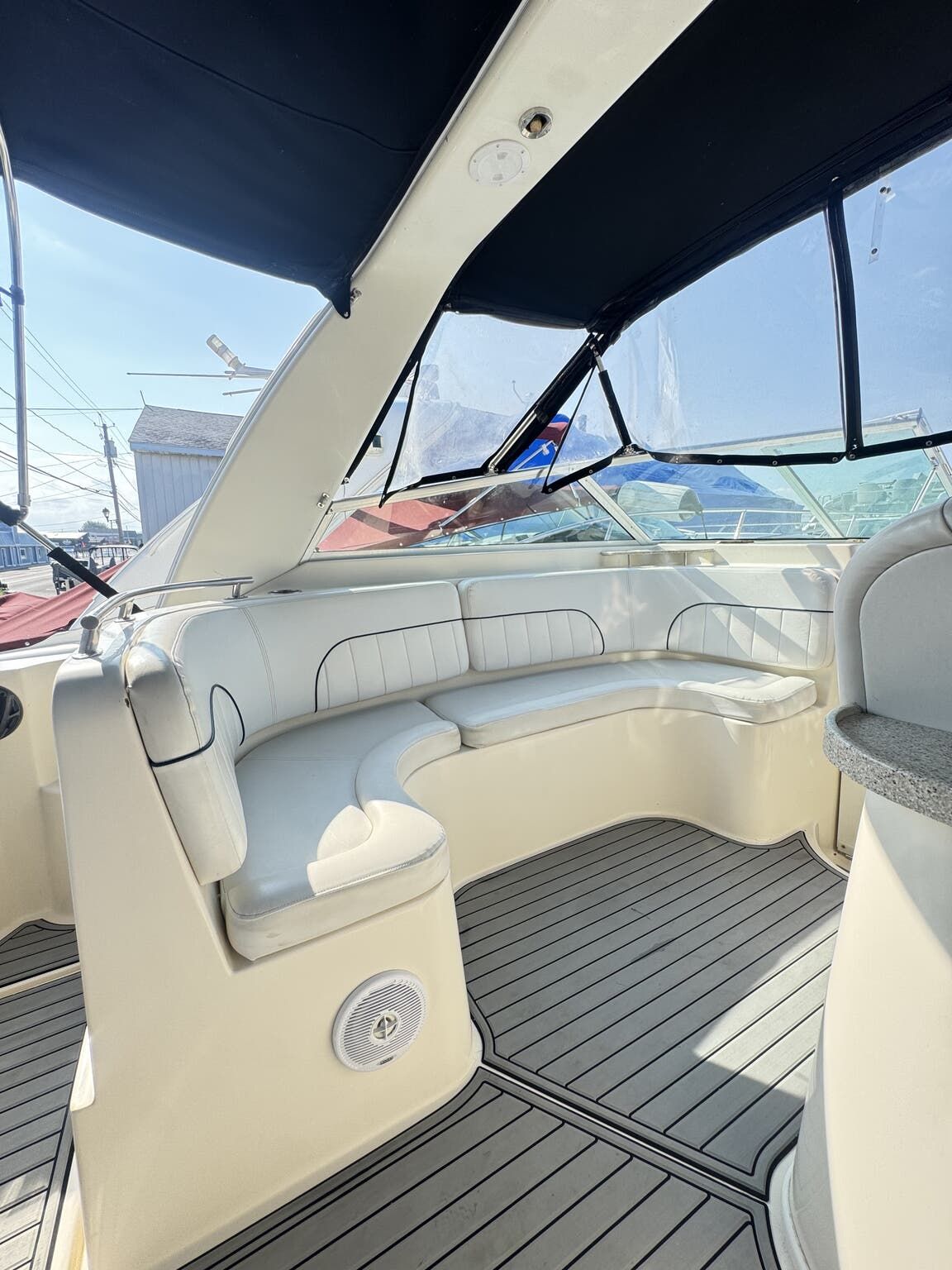 2000 Rinker Express Cruiser 310 Fiesta Vee - 7