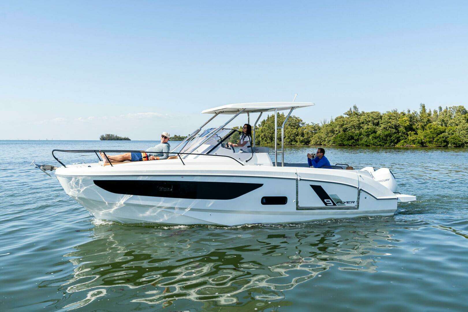 2026 Beneteau Flyer 9 SUNdeck - Image 2