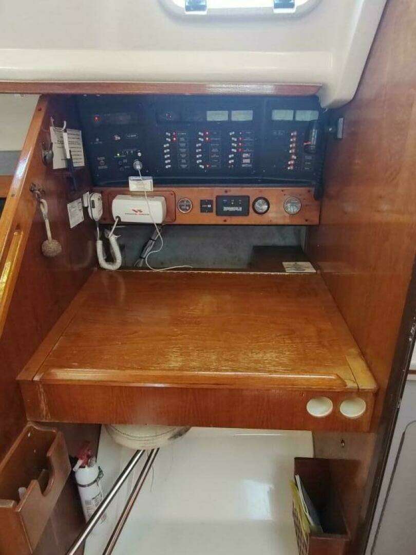 1987 Hunter 37 Legend - Image 38