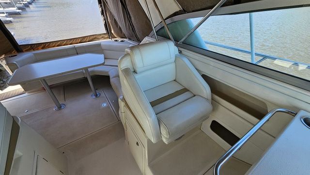 1995 Cruisers Yachts 3775 Esprit - 10