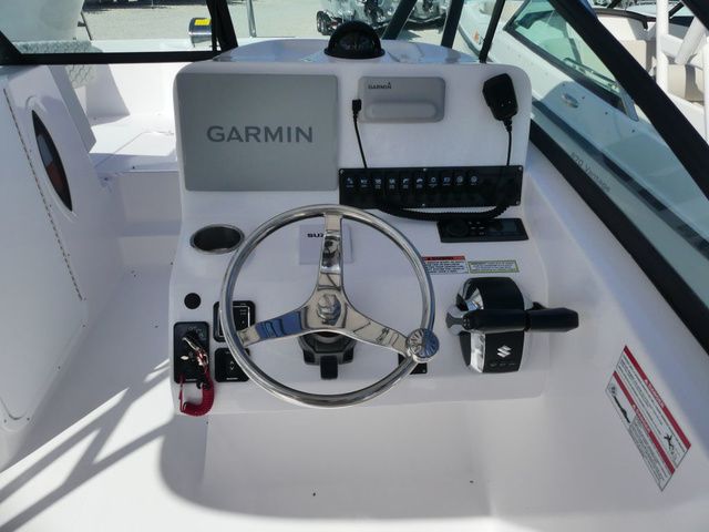 2026 Twin Vee 240 GFX DUAL CONSOLE - 10