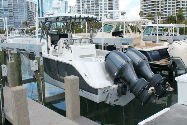 2018 Sea Fox 328 Commander