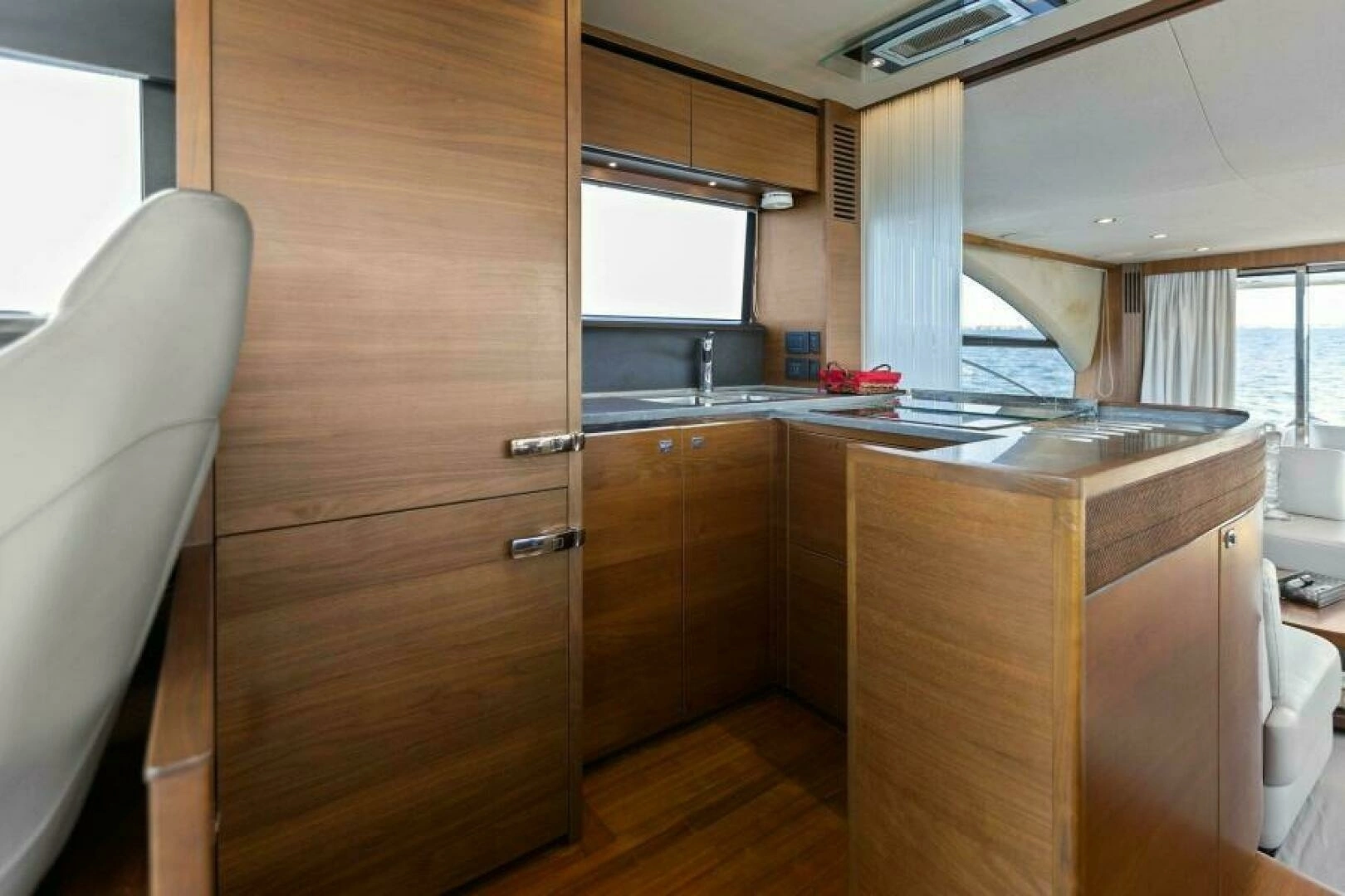 2016 Princess 60 Flybridge - Image 24