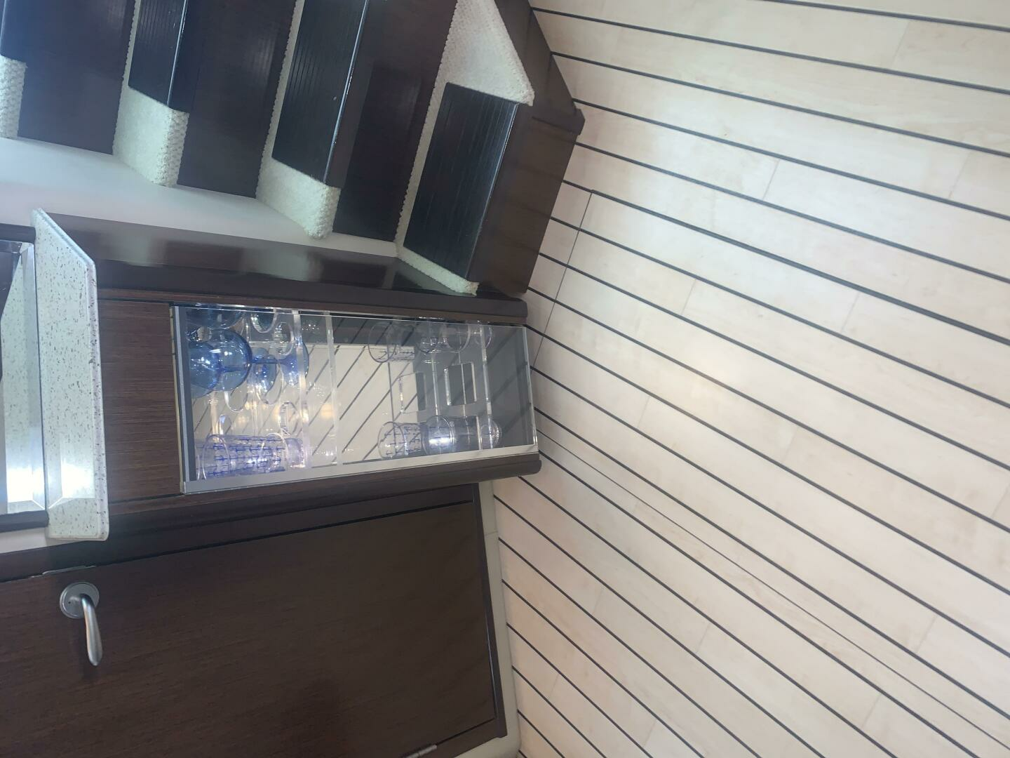 2011 Cruisers Yachts 420 Sports Coupe - Image 26