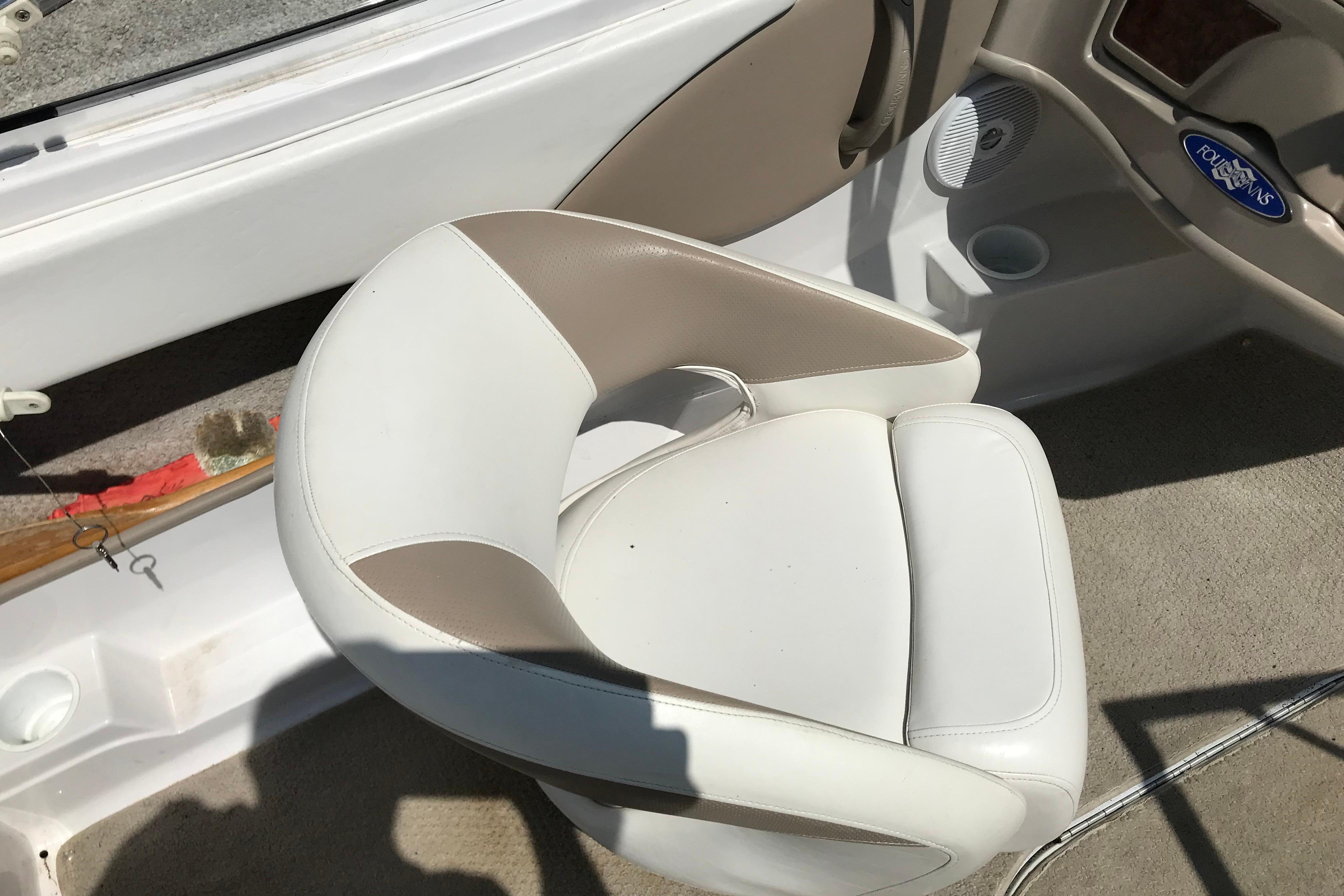 2005 Four Winns 180 Horizon FS boat interior with beige and white seating.