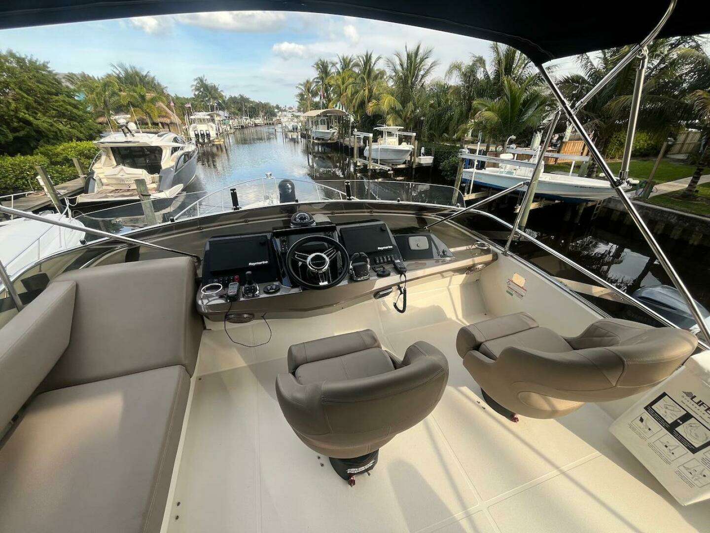 2017 Marquis 500 Sport Yacht - Image 17
