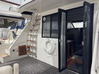 1986 Carver 42' Cockpit MY - 33