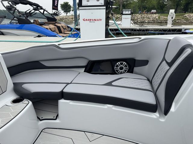 2025 Yamaha Boats 255XD - 35