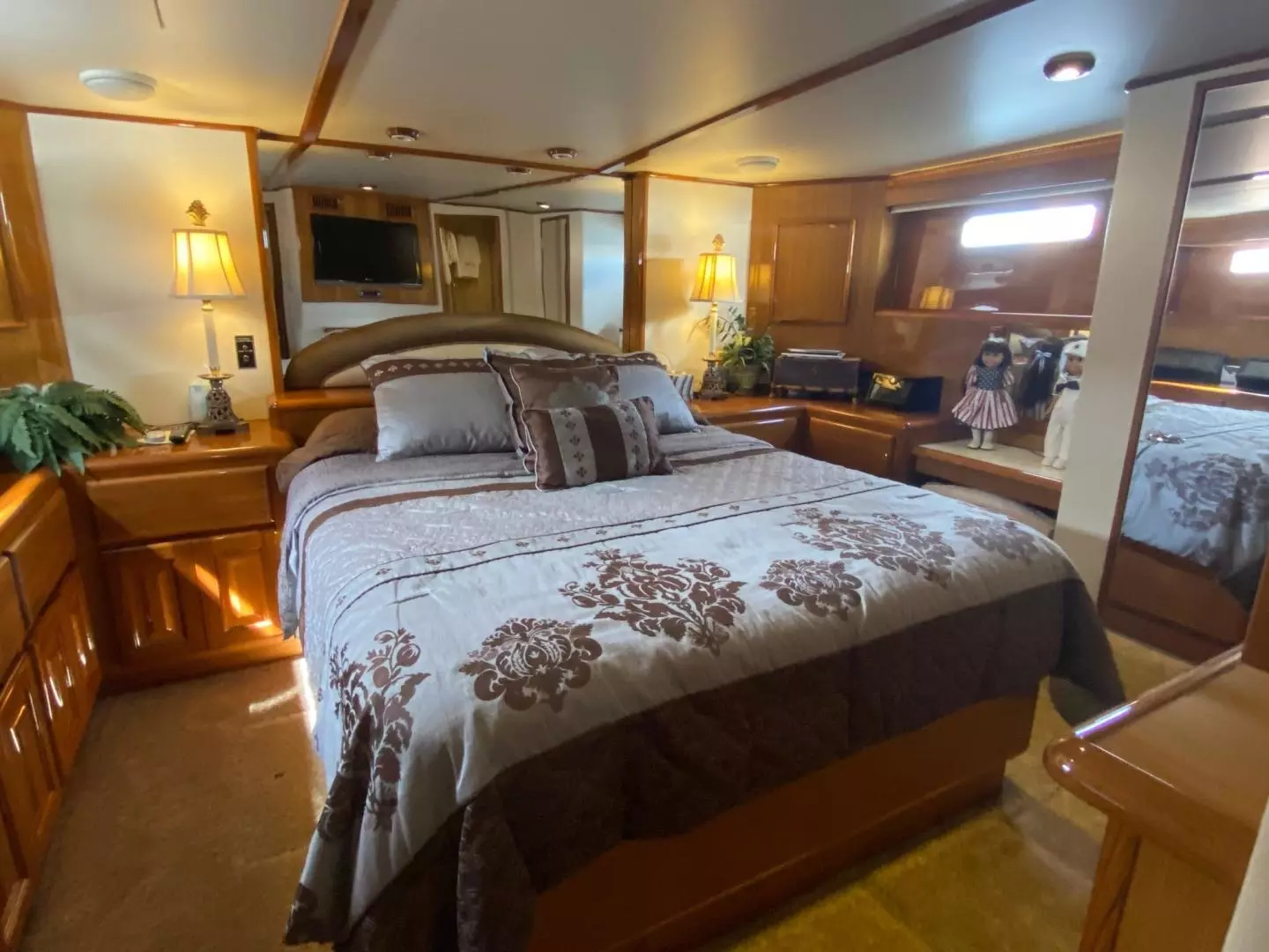 1998 Viking 54 Sport Yacht - Image 18
