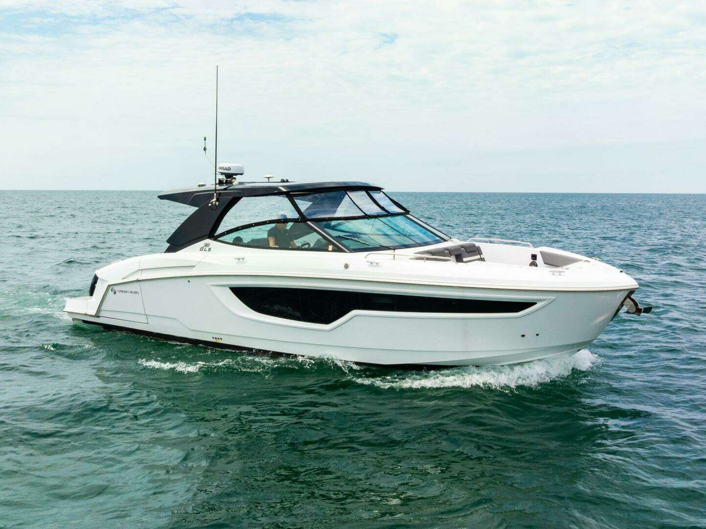 2021 Cruisers Yachts — - Image 3