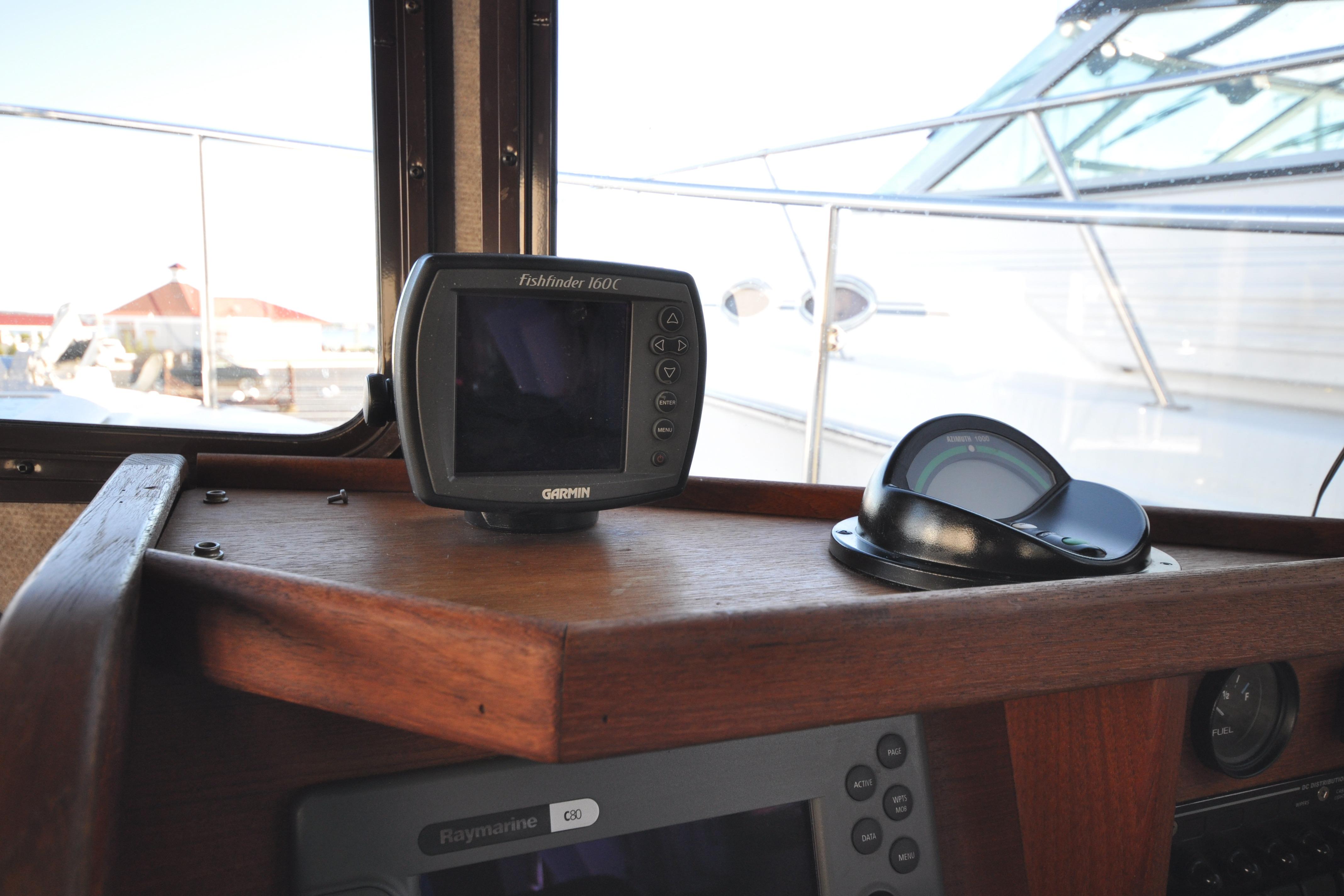 2007 Ranger Tug R-25 helm with Garmin Fishfinder 160C and compass.