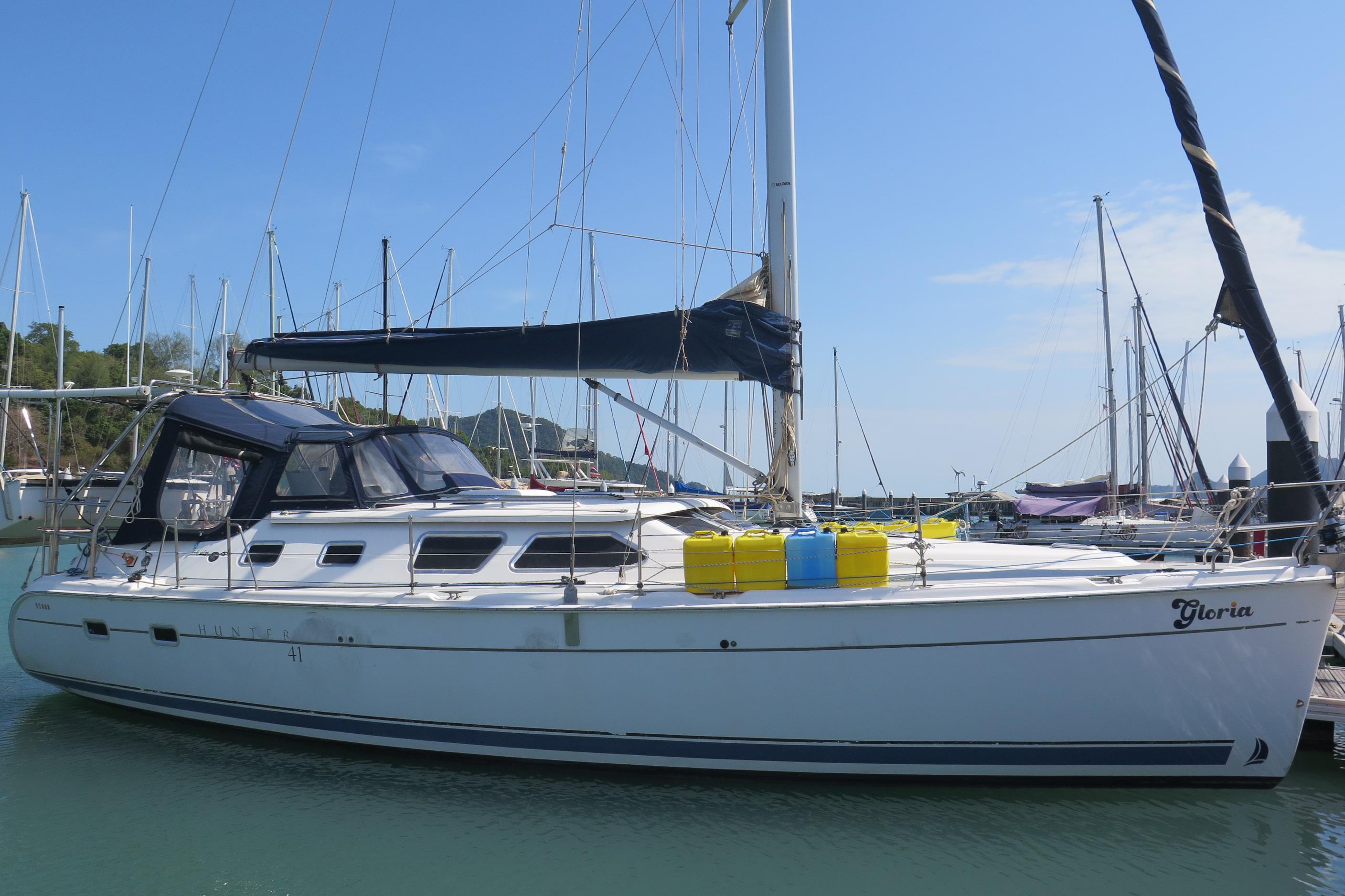 2008 Hunter 41 Deck Salon