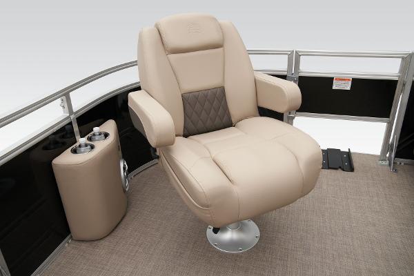 2025 Sun Tracker SportFish 20 DLX - 29