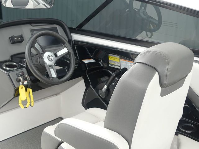 2019 Yamaha Boats AR240 - 42