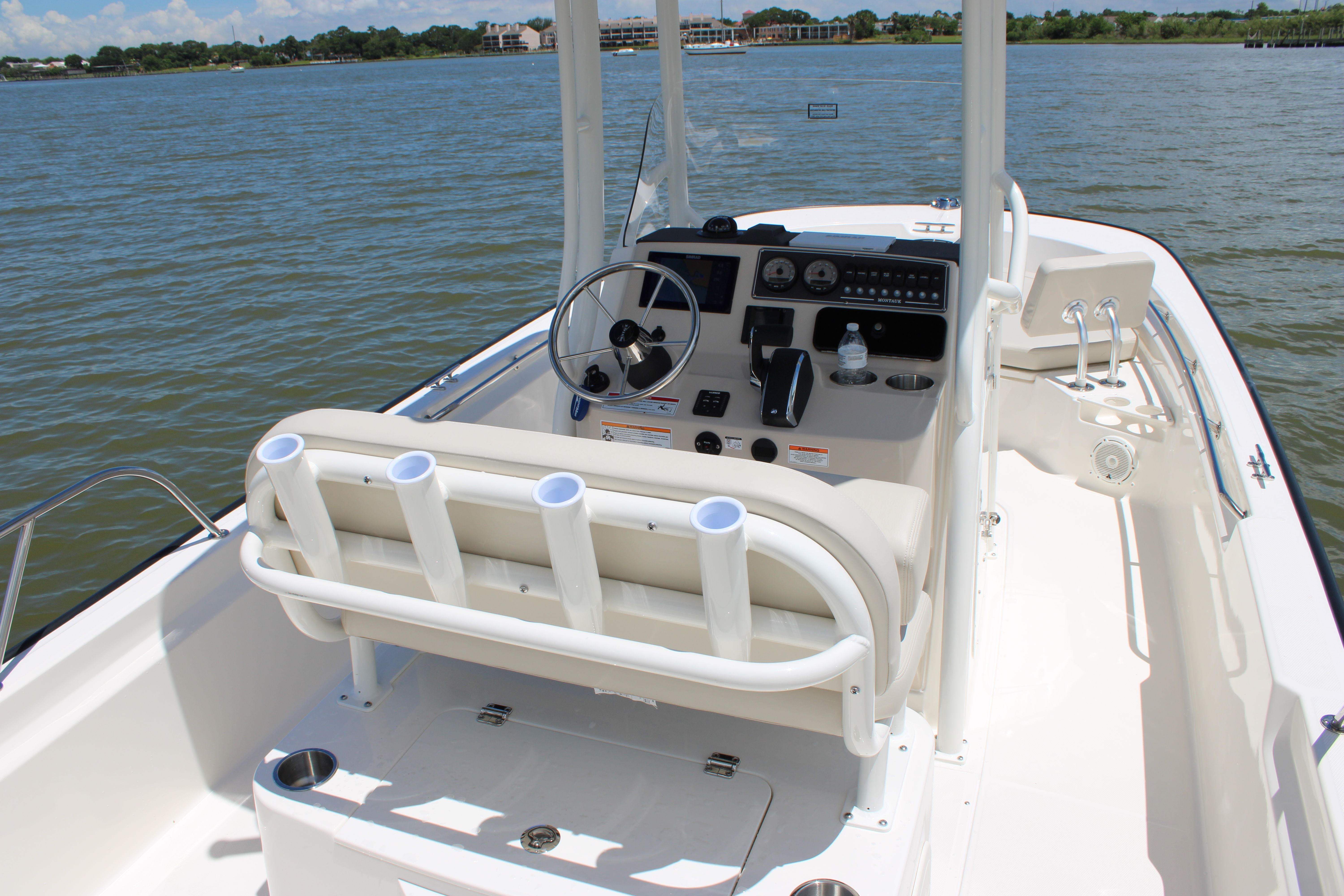 2026 Boston Whaler 210 Montauk - 25
