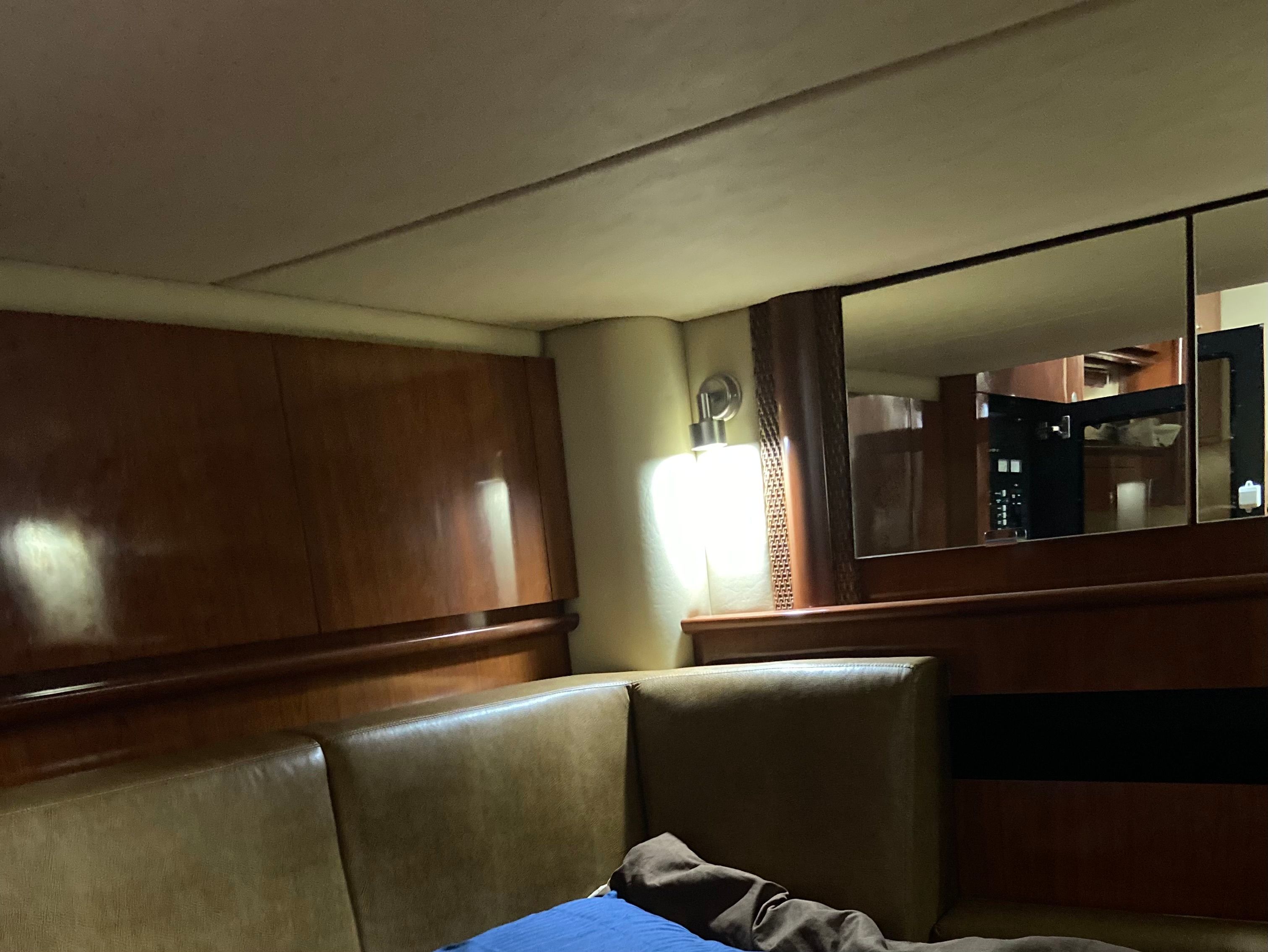 2005 Sea Ray 390 Sundancer - 12