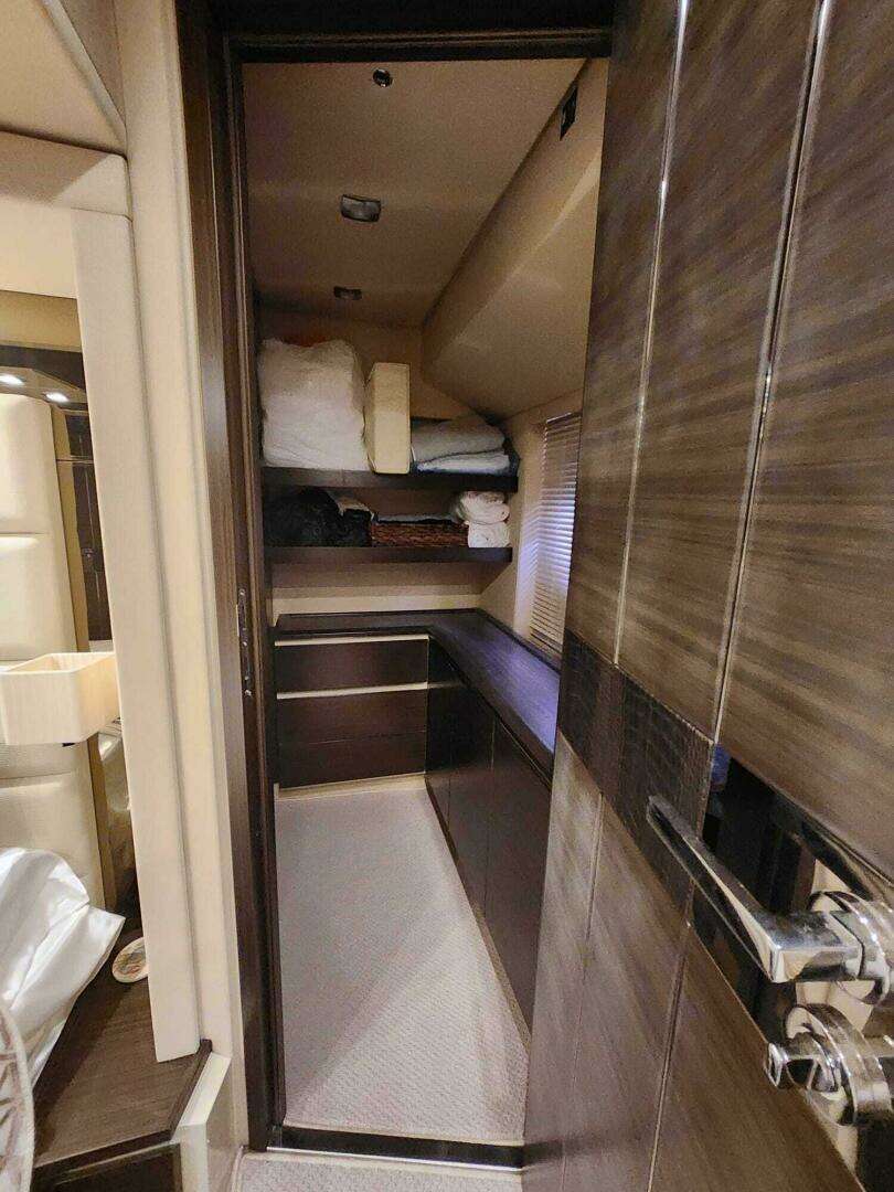 2014 Azimut Flybridge - Image 79