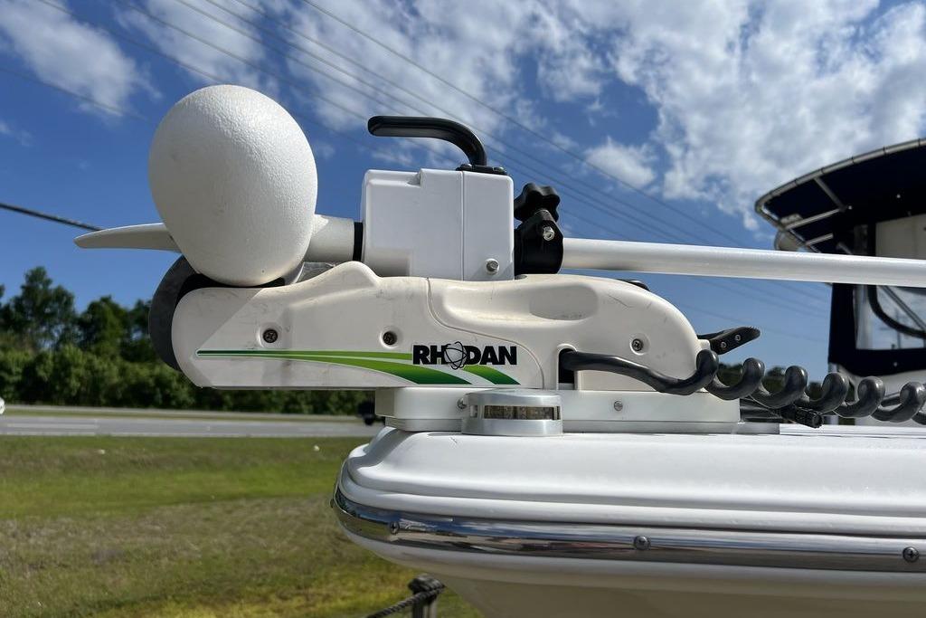 Rhōdan trolling motor on 2006 Sea Hunt Triton 260 boat under a blue sky.