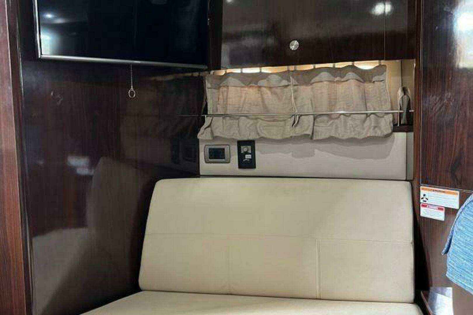 2017 Sea Ray Sundancer 350 - Image 15