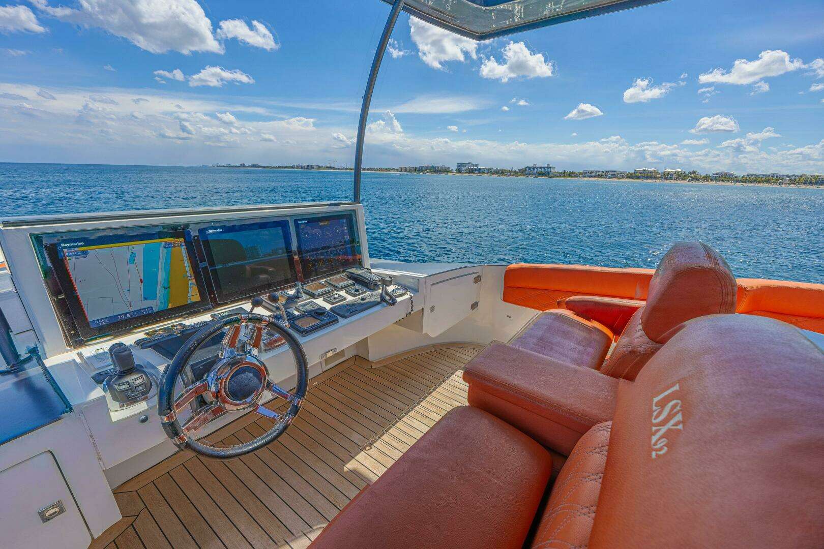 2010 Lazzara Yachts LSX 92 - Image 23