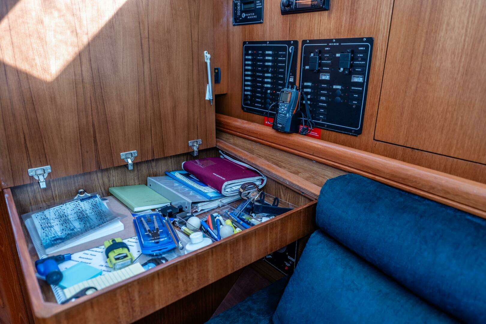 2003 Hunter 356 - Image 16