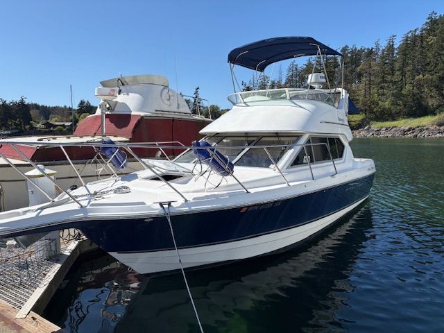 2008 Bayliner Discovery boat docked on a sunny day.