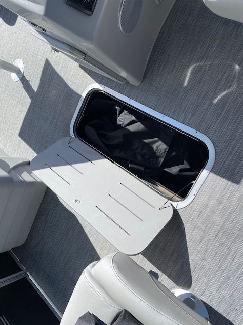 2023 Bennington 22SVSR - 8