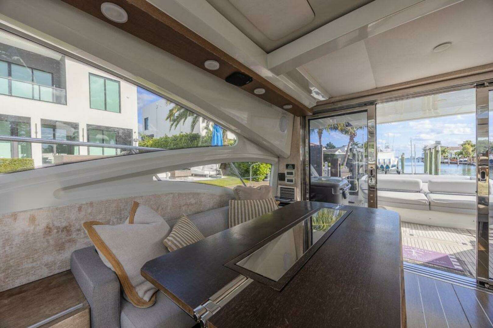 2009 Azimut 68S - Image 10